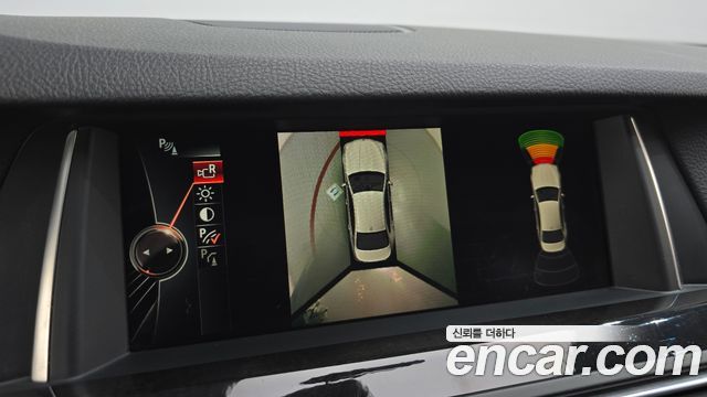 BMW 5-Series 2016 — photo 17