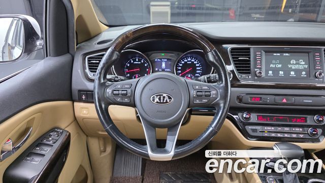 Kia Canival 2020 — photo 18