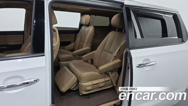 Kia Canival 2020 — photo 16