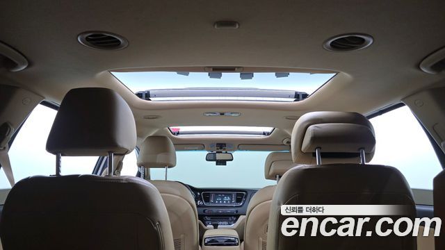 Kia Canival 2020 — photo 35