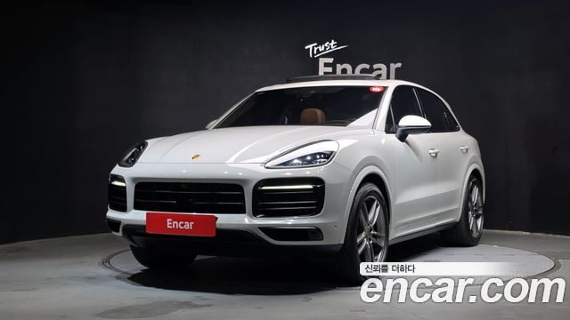 Porsche Cayenne 2023 — photo 1