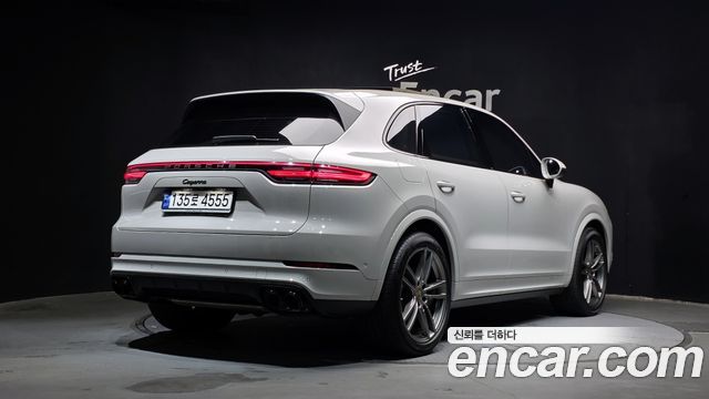 Porsche Cayenne 2023 — photo 2