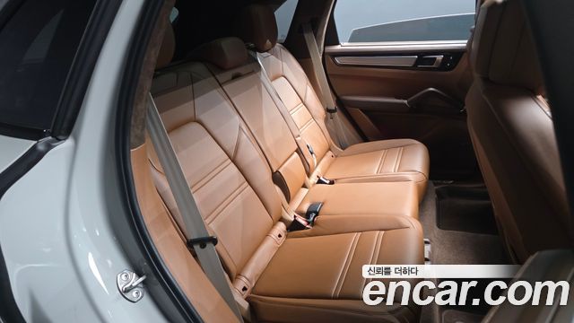 Porsche Cayenne 2023 — photo 17