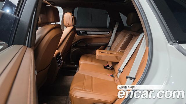 Porsche Cayenne 2023 — photo 18