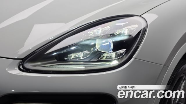 Porsche Cayenne 2023 — photo 8
