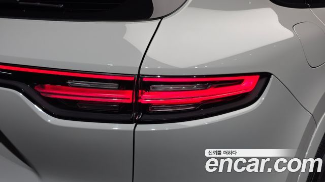 Porsche Cayenne 2023 — photo 9