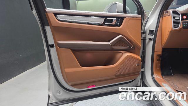 Porsche Cayenne 2023 — photo 14