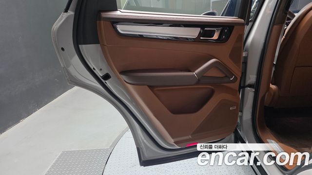 Porsche Cayenne 2023 — photo 15