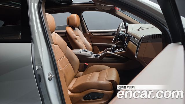 Porsche Cayenne 2023 — photo 16