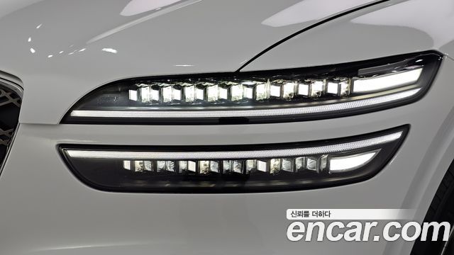 Genesis GV70 2025 — photo 8