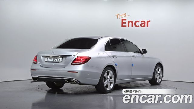 Mercedes-Benz E-Class 2017 — photo 2