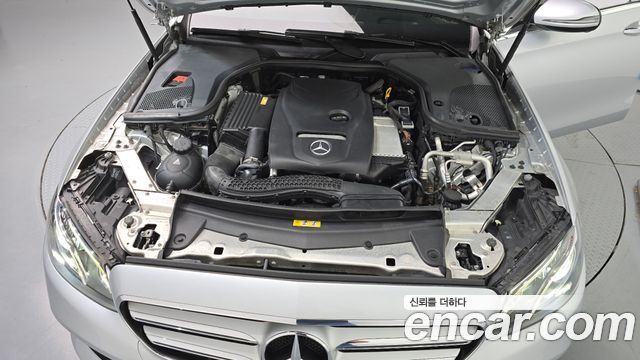 Mercedes-Benz E-Class 2017 — photo 6