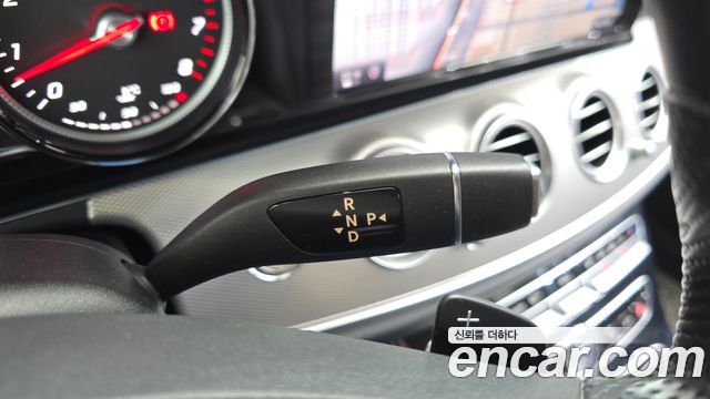 Mercedes-Benz E-Class 2017 — photo 9