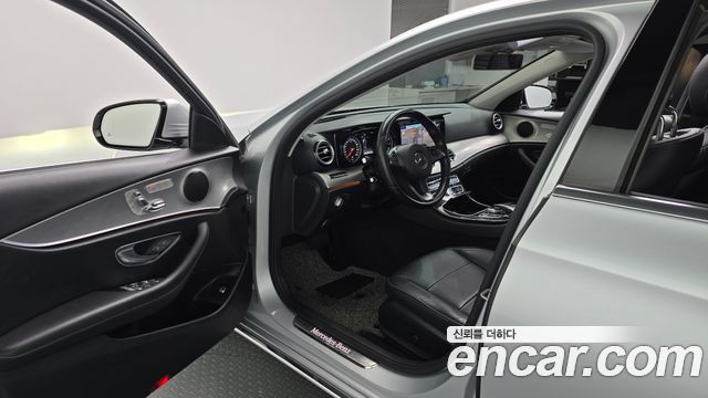 Mercedes-Benz E-Class 2017 — photo 10