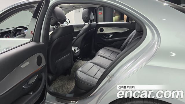 Mercedes-Benz E-Class 2017 — photo 11