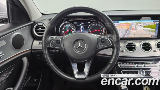 Mercedes-Benz E-Class 2017 — photo 13