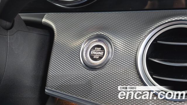 Mercedes-Benz E-Class 2017 — photo 19