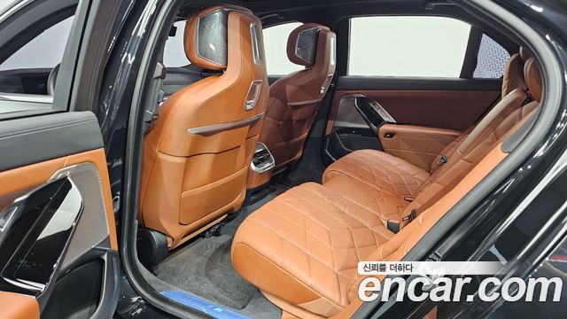 BMW i7 2024 — photo 18