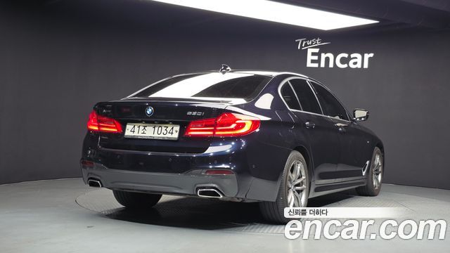 BMW 5-Series 2018 — photo 2