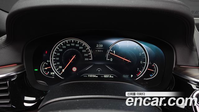 BMW 5-Series 2018 — photo 8