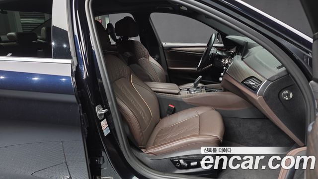BMW 5-Series 2018 — photo 11
