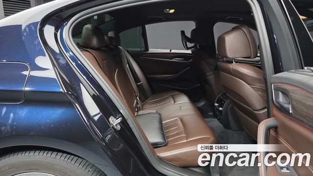 BMW 5-Series 2018 — photo 12