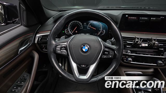 BMW 5-Series 2018 — photo 13