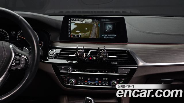 BMW 5-Series 2018 — photo 14