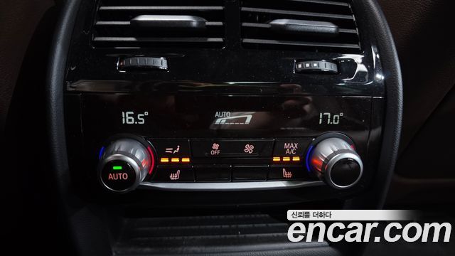 BMW 5-Series 2018 — photo 19
