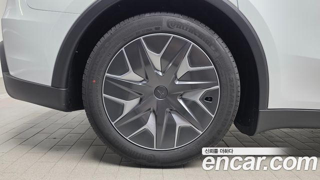 Tesla Model Y 2026 — photo 5