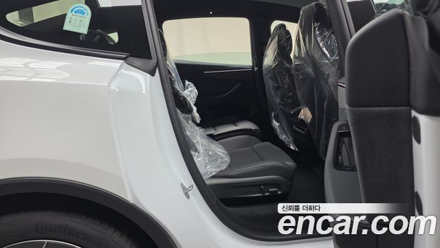 Tesla Model Y 2026 — photo 11