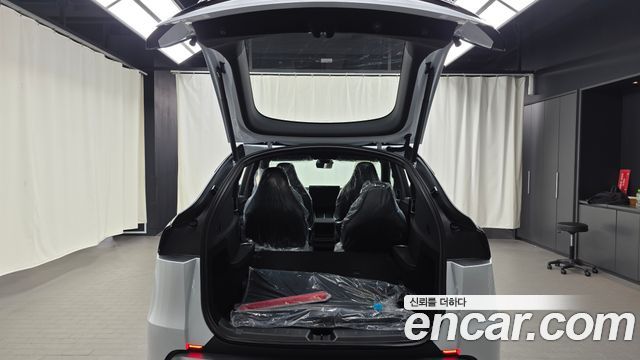 Tesla Model Y 2026 — photo 17