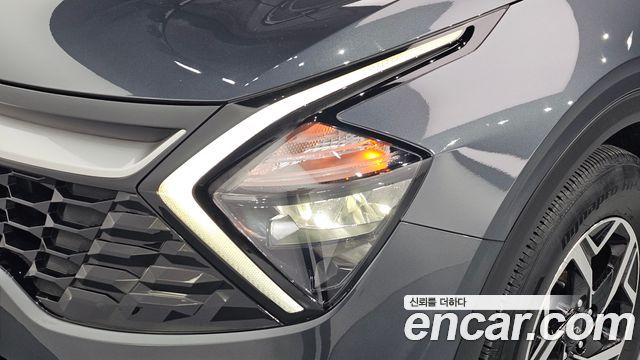 Kia Sportage 2023 — photo 8