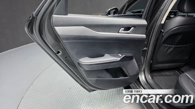 Kia K5 2023 — photo 15