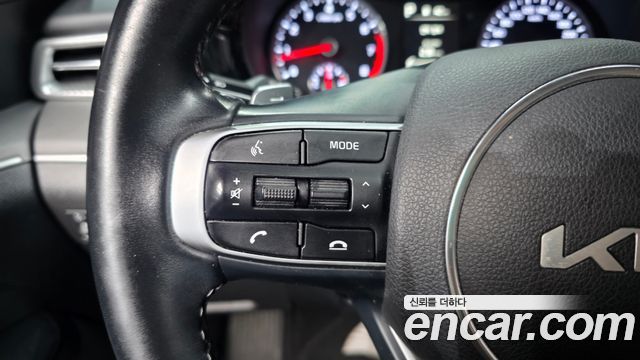 Kia K5 2023 — photo 32