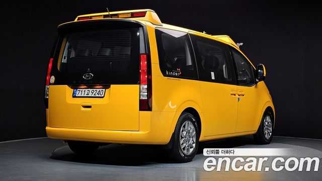 Hyundai Staria 2023 — photo 2