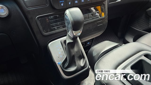 Hyundai Staria 2023 — photo 12