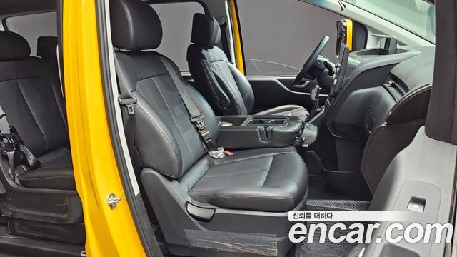 Hyundai Staria 2023 — photo 16