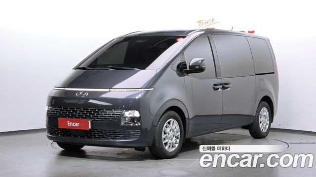 Hyundai Staria 2023 — photo 1