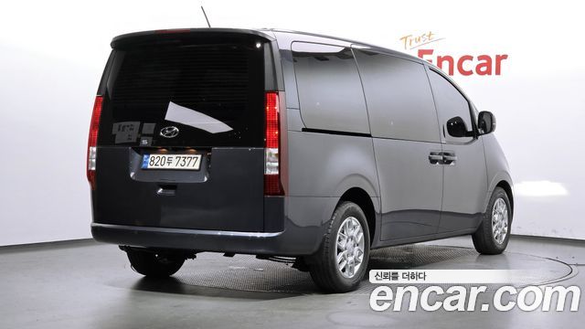 Hyundai Staria 2023 — photo 2