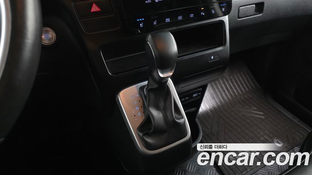 Hyundai Staria 2023 — photo 9