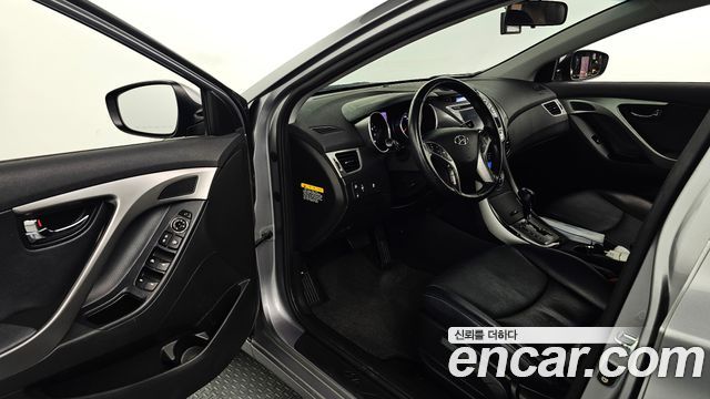 Hyundai AVANTE 2014 — photo 13