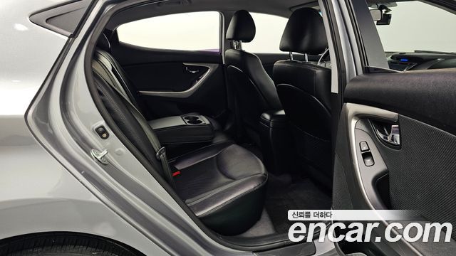 Hyundai AVANTE 2014 — photo 18