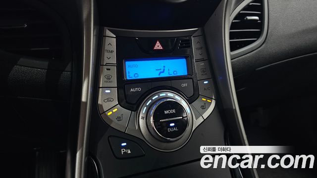 Hyundai AVANTE 2014 — photo 24