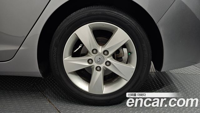Hyundai AVANTE 2014 — photo 7