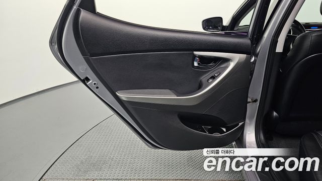 Hyundai AVANTE 2014 — photo 15