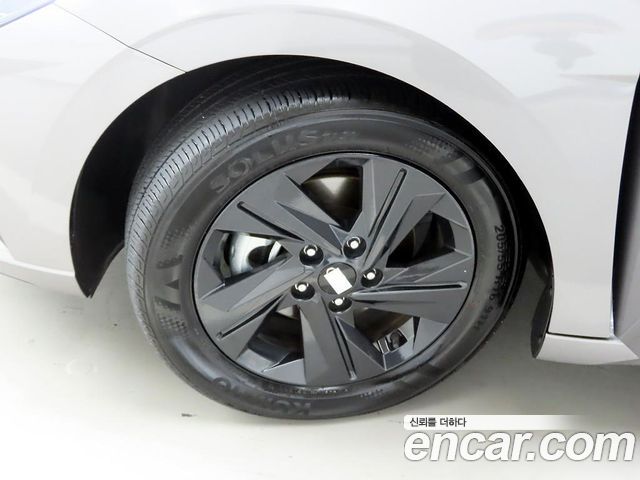 Hyundai AVANTE 2023 — photo 19