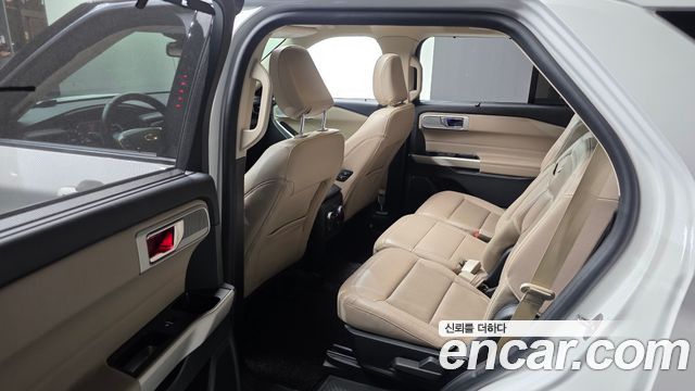 Ford Explorer 2021 — photo 17