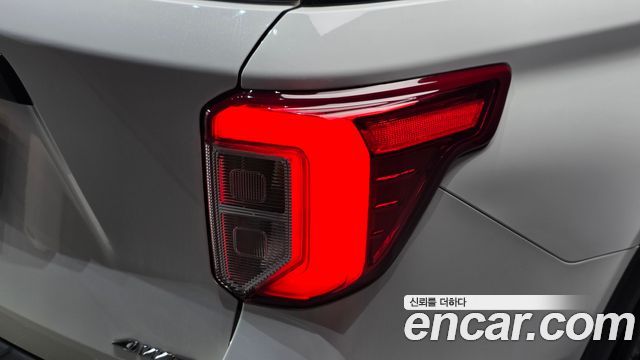 Ford Explorer 2021 — photo 9