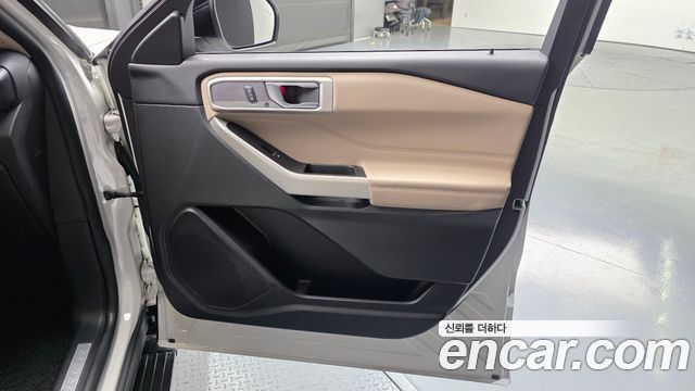 Ford Explorer 2021 — photo 15